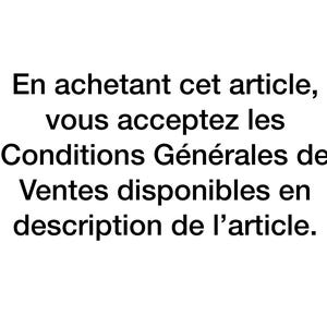 Puede incluir: Un gr&aacute;fico rectangular blanco con texto negro centrado que dice: En achetant cet article, vous acceptez les Conditions G&eacute;n&eacute;rales de Ventes disponibles en description de l'article. El texto est&aacute; escrito en una fuente sans-serif clara.