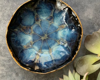 Blue ramen bowl, ceramic bowl, boho kitchenware, decorative bowl, shellieartist, hand built pottery, gold luster, lace pattern