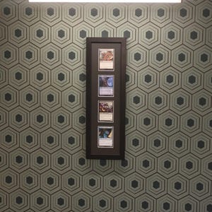 Cornice verticale TCG a 4 carte, JCC