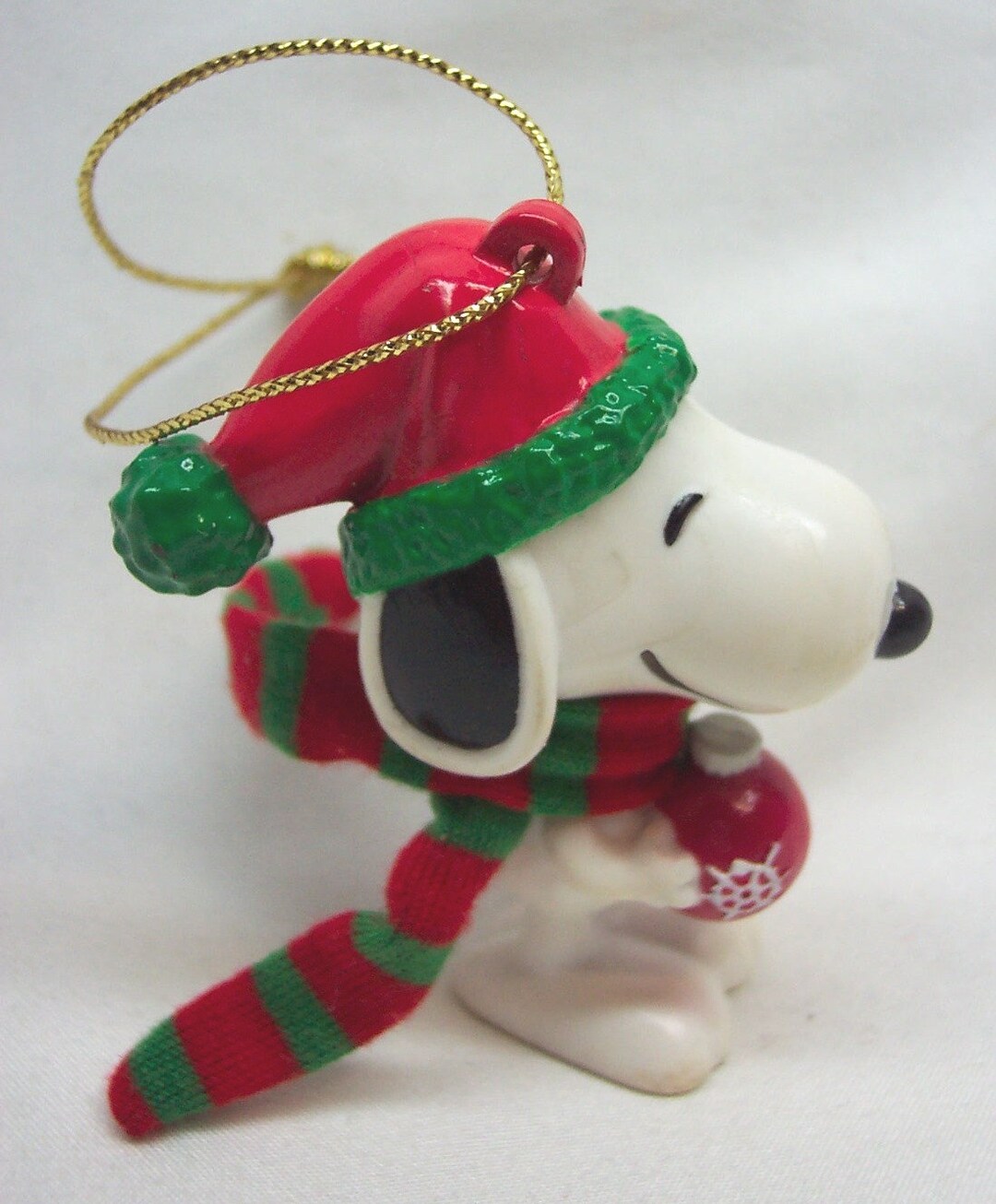 Peanuts Gang Holiday Winter SNOOPY With Ornament 2 Plastic PVC