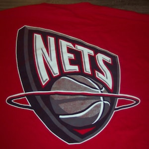 New Jersey Nets T-Shirt Womens Large L V-Neck Navy Blue Red Font