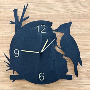 Woodpecker Wooden Wall Clock – Rustic Nature-Inspired Wall Art