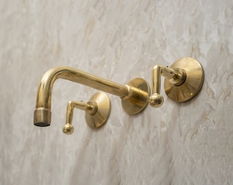 Grifo montado en la pared de latón sin lacar, grifo para lavabo de baño con 3 orificios, grifo de tocador con manijas de palanca