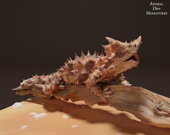 Thorny Devil on a branch - UNPAINTED -  Animal Den Miniatures