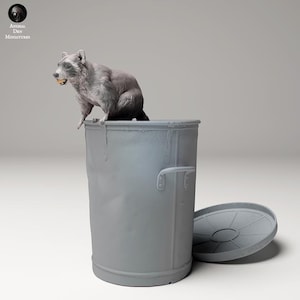 Common Raccoon in Trash - UNPAINTED - Animal Den Miniatures