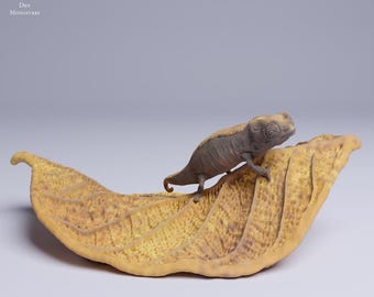 Nosy Hara Leaf Chameleon - UNPAINTED Figurine - Animal Den Miniatures