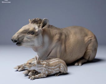 Brazilian tapir (Tapirus terrestris) Female and Calf Lying - UNPAINTED - Animal Den Miniatures