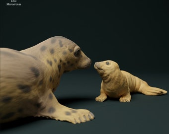 Grey Seal Female and Pup- UNPAINTED - Animal Den Miniatures