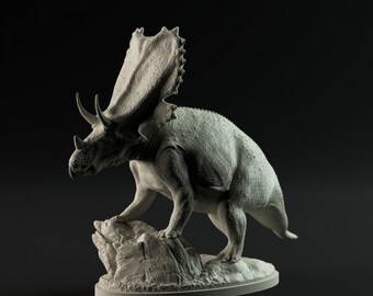 Mercuriceratops looking - Dino and Dog Miniatures