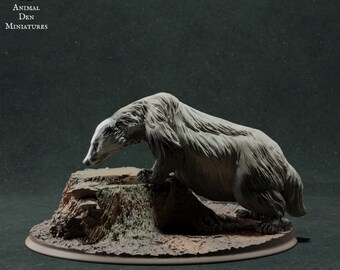 European Badger Sniffing - UNPAINTED - Animal Den Miniatures