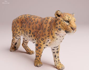 Amur Leopard - UNPAINTED 3D Resin Figure  - Animal Den Miniatures