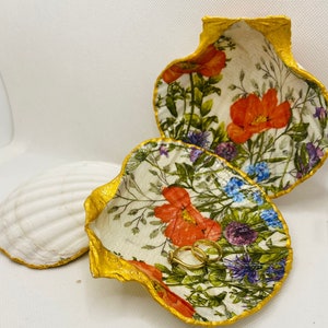 Poppy design Decoupage and painted Scallop shells image 2