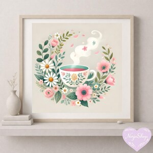 Puede incluir: Una impresión artística enmarcada con un diseño floral de taza de té. La taza, llena de líquido rosa, está rodeada por una corona de flores rosas y blancas, hojas verdes y margaritas. El vapor se eleva de la taza, sobre un fondo beige claro.