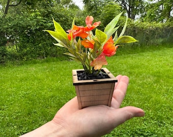 Miniature Potted Plant with Red Flowers – 1:6 Scale Dollhouse & Diorama Room Decor