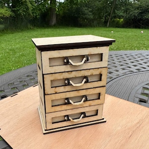 Miniatur Kommode mit 4 Schubladen - DIY Puppenhaus Möbel