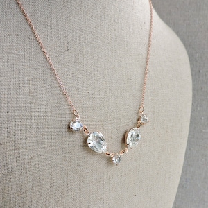 Swarovski Crystal Bridal Set, Faux Diamond Rose Gold Necklace, Delicate Clear Crystal Earrings, Crystal Teardrop Dainty Jewelry Set afbeelding 4