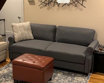 Easy, tool-free assembly of a sofa couch