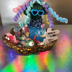 Personajes de cactus, escenas en miniatura, personas positivas, sirena. Bajo el mar. Envío incluido. Envuelto para regalo en una caja de celofán transparente.