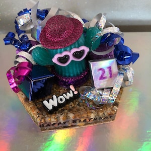 Personajes de cactus, escenas en miniatura, personas positivas, feliz cumpleaños, envío incluido. Envuelto para regalo en una caja de celofán transparente.
