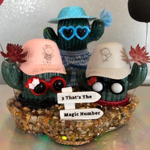 Personajes de cactus, escenas en miniatura, gente positiva, mamá y niños. Envío incluido. Envuelto para regalo en una caja de celofán transparente.