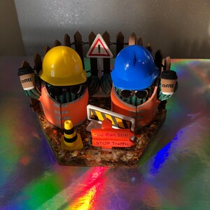 Personajes de cactus, escenas en miniatura, personas positivas, hombres trabajando. Envío incluido. Envuelto para regalo en una caja de celofán transparente.