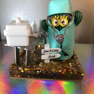 Personajes de cactus, escenas en miniatura, personas positivas, doctor, enfermera, veterinario. Envío incluido. Envuelto para regalo en una caja de celofán transparente.