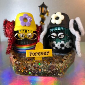 Personajes de cactus, escenas en miniatura, personas positivas, pareja para siempre. Envío incluido. Envuelto para regalo en una caja de celofán transparente.