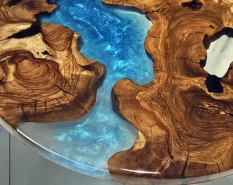 Individueller Epoxidharz Fluss Couchtisch, Olivenholz Live Edge Beistelltisch, Einzigartiges personalisiertes Geschenk