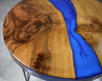 Handgemachter Olivenholz Fluss Couchtisch, Benutzerdefinierter Epoxidharz-Beistelltisch, einzigartiges Geschenk, moderne Kaffeetisch-Harz-Kunst
