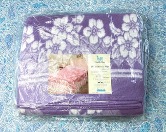 Vintage Blanket-Flower Bedroom Decor-Cottagecore Blanket-Flower Blanket-Feminine Blanket-Girly Bedding-Lightweight Spring Throw