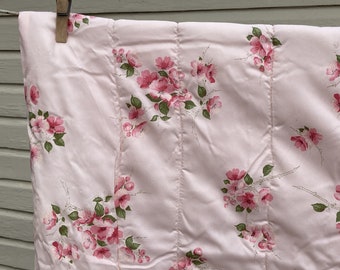 Vintage Comforter-Soft Floral Bedspread-Cottagecore Bedding-Quilted Puffy Comforter-Girly Feminine Bed Linens-Floral Spring Comforter