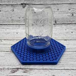 New design! 3D Printed Bee watering Plate for small mouth mason jars.