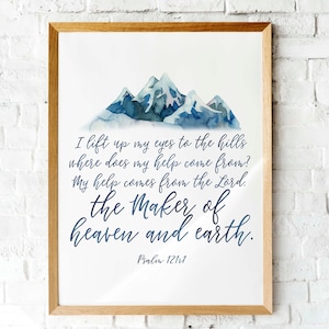 以下が含まれることがあります： 山々を描いた水彩画に、詩篇121編1節の言葉が添えられています。「わたしは目を山々に向ける。わたしの助けはどこから来るのか。わたしの助けは、天と地を造られた主から来る。」