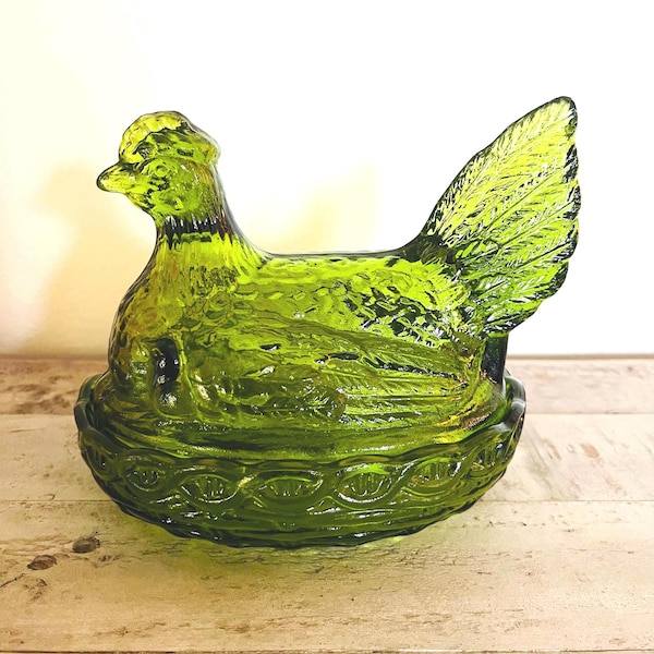 Hen on Nest/Olive Green/LE Smith