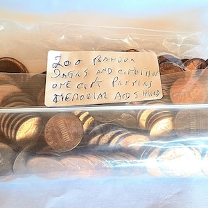 Amazing Lot of 200 unsearched One Cent Usa Coins - Lincoln Memorial and Shield Pennies