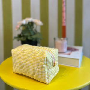 Piccola borsa per il trucco trapuntata / Borsa per il trucco gialla / Borsa per cosmetici / Borsa organizer / Borsa da toeletta / Borsa da donna