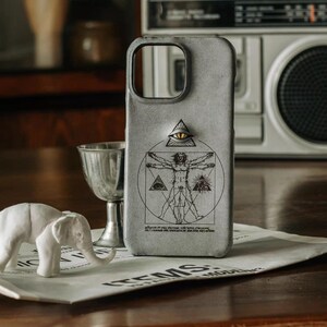 Custodia per telefono in pelle fatta a mano con occhi personalizzati, idee creative per tatuaggi Da Vinci, custodia per iPhone Evil Eyes 16promax (supporta la maggior parte dei modelli sul mercato)