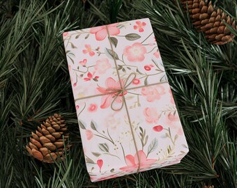 Rollo de papel de regalo premium con estampado floral rosa: papel de regalo ecológico para cumpleaños, fiestas y bodas. Diseños únicos y reciclable.