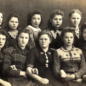 Vintage female portrait 1947 young pretty women schoolgirls students snapshot snapshot photography