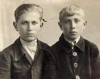 Vintage photo 1930s Two Handsome Young Men Serious Friends Students Snapshot History photography