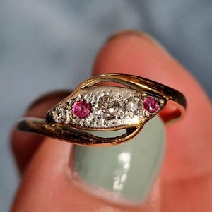 Vintage 18ct Yellow Gold Diamond & Ruby Twist Ring – Size Q