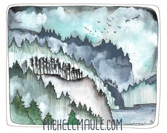 Puede incluir: Pintura acuarela de una escena de bosque brumoso con un lago en primer plano. El cielo es de un azul claro con nubes blancas. Los árboles son de un verde oscuro y el lago es de un azul claro. La pintura está enmarcada en un borde blanco.