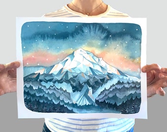 Könnte beinhalten: Ein Aquarellbild einer Bergkette mit einem schneebedeckten Gipfel unter einem sternenklaren Nachthimmel. Der Berg ist in Blautönen, Grau und Weiß gemalt, mit einem Hauch von Rosa im Himmel. Die Sterne sind klein und weiß, und der Himmel ist tiefblau.