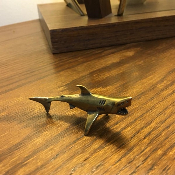 Brass Shark Figurine Metal Statue Home Office Table Decoration Animal Figurines Miniature Sculpture Toy Handcraft Gifts