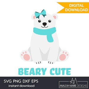Può includere: Un'illustrazione di un simpatico orso polare dei cartoni animati. L'orso bianco ha un fiocco, una sciarpa e cuscinetti rosa azzurri. Le parole "BEARY CUTE" sono azzurre. Grafica per il download digitale.