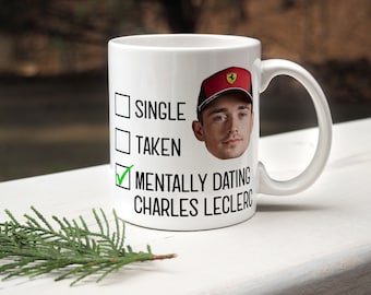 Tazza singola con Charles Leclerc per appuntamenti mentali - Idea regalo per pilota professionista F1 serie GP3 - Novità carina tazza da tè e caffè da 11 e 15 Oz - Colori multipli