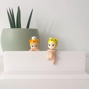 Sonny Angels display stand. View on both sides. Holds 7 figures. 3D printed.