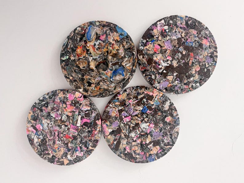 Zestaw 4 okrągłych podstawek wykonanych w 100% z recyklingowanego plastiku. Ręcznie robiony, ekologiczny prezent. 011. Chaos