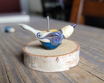 Handmade Art Glass Bird Bead . Lampwork Glass . Julie Nordine . CreditRiverArtGlass . B379