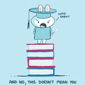 Cartão de felicitações de formatura Bunny Standing On Books